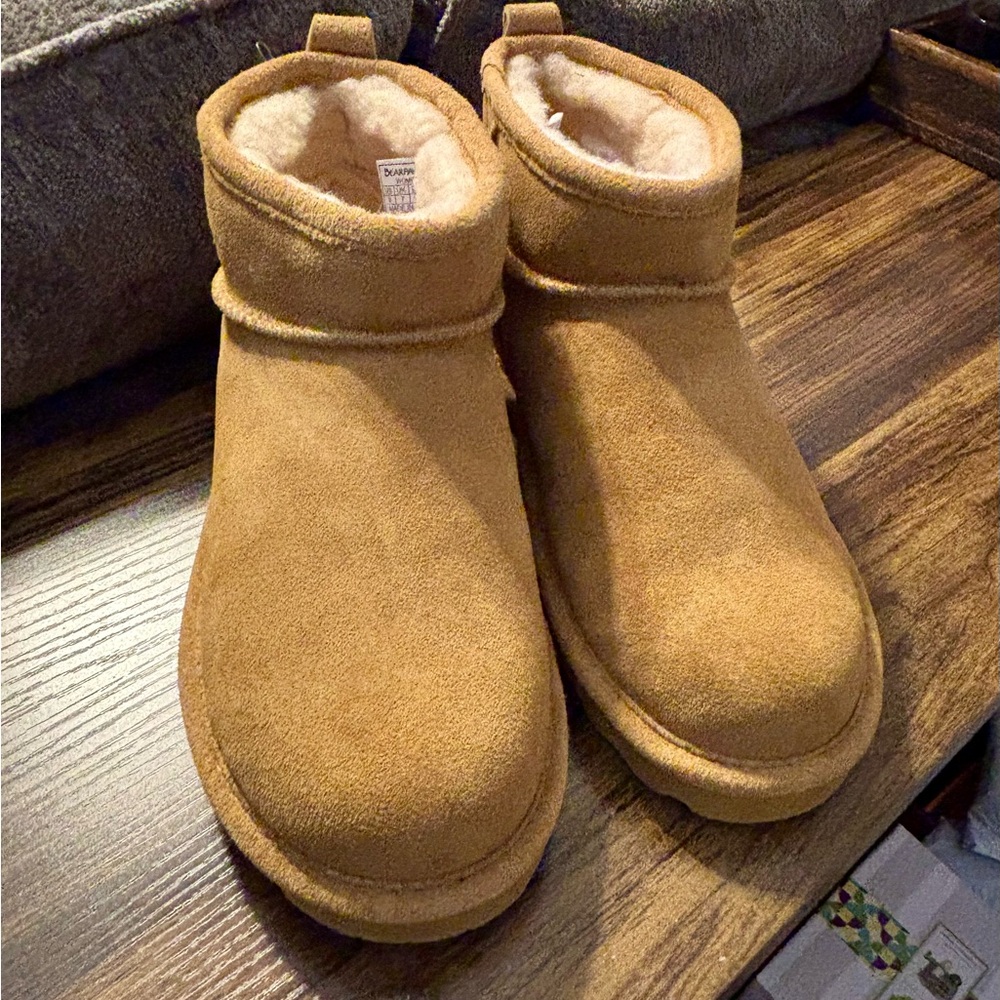 NEW BEAR PAW Cozy Tan Suede Ankle Boots